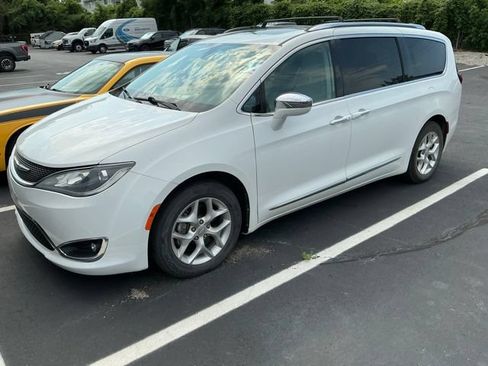 Used 2020 Chrysler Pacifica Limited FWD image 3