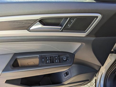 Certified 2023 Volkswagen Atlas SE image 23