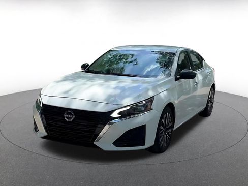 Used 2025 Nissan Altima 2.5 SV FWD image 7