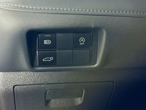 Used 2023 Toyota Highlander XLE AWD/4WD image 10