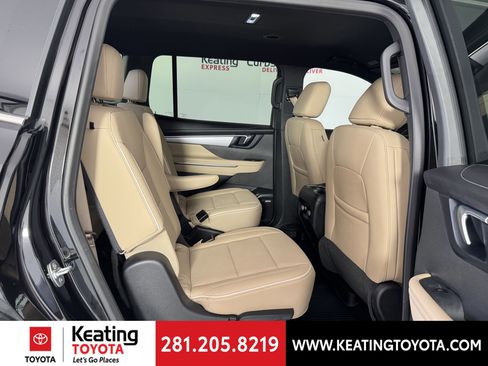 Used 2025 Buick Enclave Preferred w/ Power Package FWD image 18
