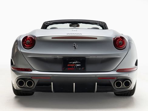 Used 2016 Ferrari California T RWD image 55