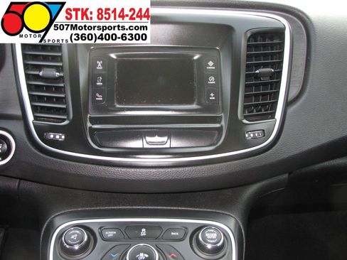 Used 2016 Chrysler 200 Limited FWD image 18