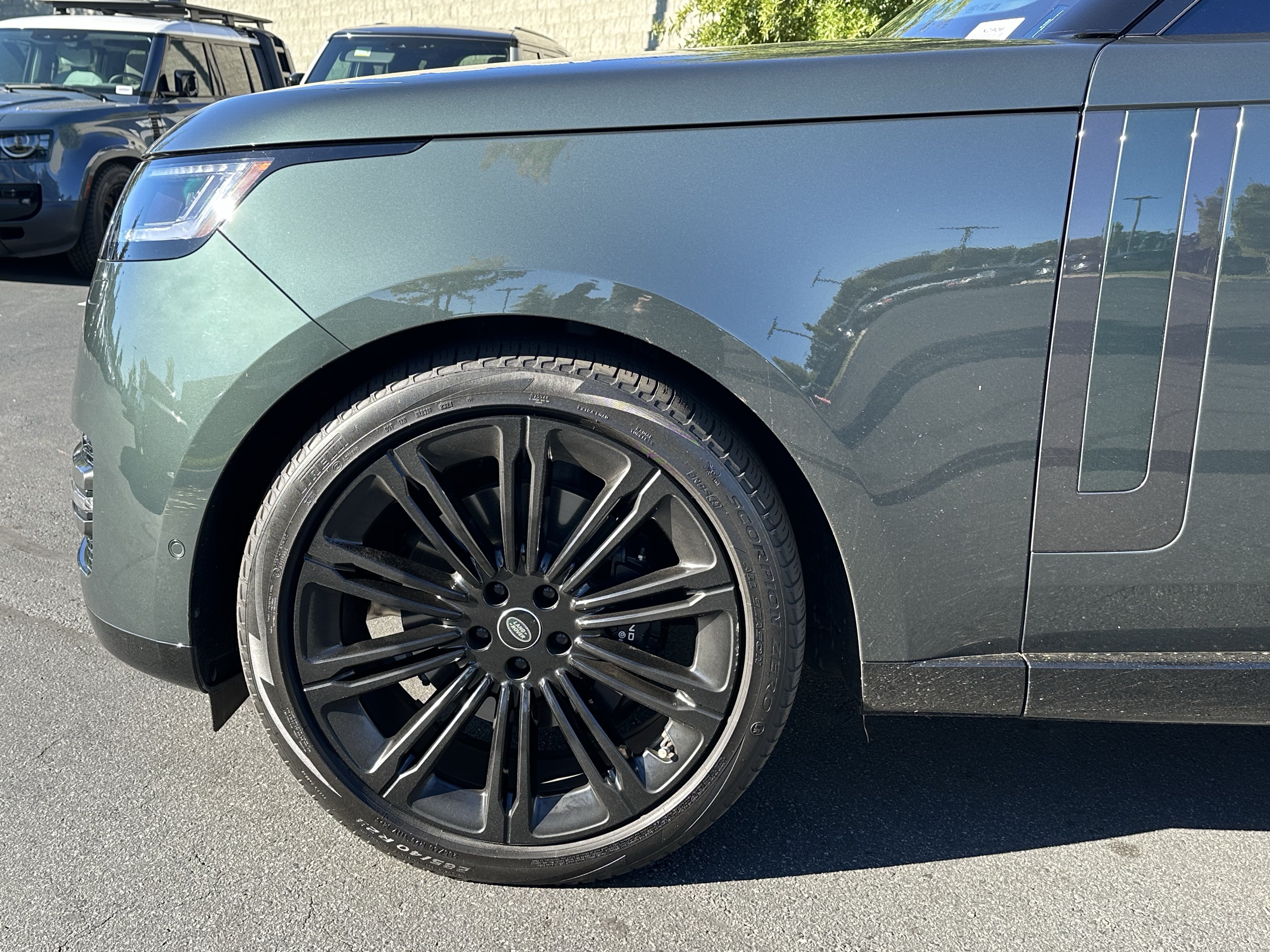 Used 2024 Land Rover Range Rover Long Wheelbase SE AWD/4WD image 12