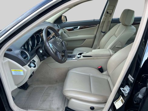 Used 2013 Mercedes-Benz C 300 4MATIC Sedan image 9