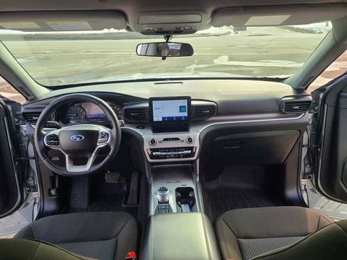 Used 2023 Ford Explorer XLT image 11