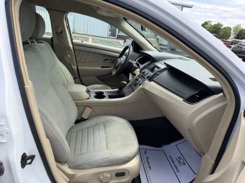 Used 2018 Ford Taurus SE FWD image 17