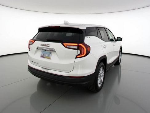 Used 2024 GMC Terrain SLE image 9