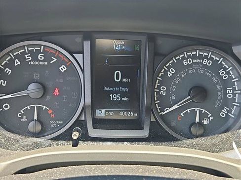 Certified 2023 Toyota Tacoma TRD Off-Road AWD/4WD image 12