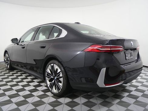 Certified 2024 BMW 530i image 5