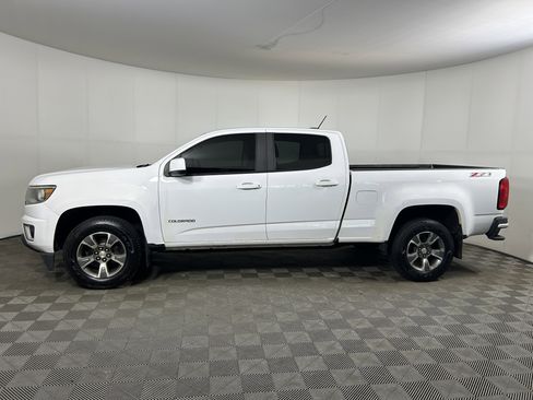Used 2017 Chevrolet Colorado Z71 AWD/4WD image 2