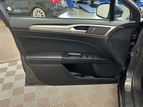 Used 2018 Ford Fusion SE FWD image 23