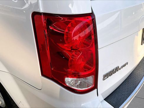 Used 2019 Dodge Grand Caravan SXT w/ Driver Convenience Group FWD image 29