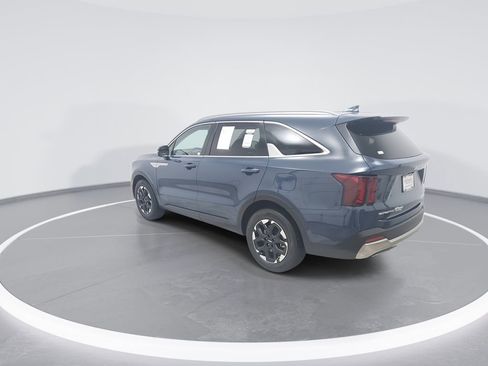 Used 2025 Kia Sorento S image 6