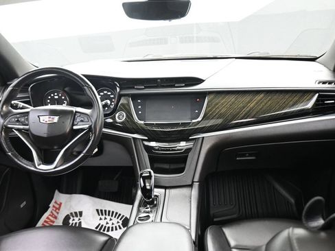 Used 2022 Cadillac XT6 Premium Luxury w/ Technology Package FWD image 15