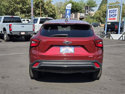 Used 2024 Chevrolet Trax RS w/ Driver Confidence Package FWD image 6