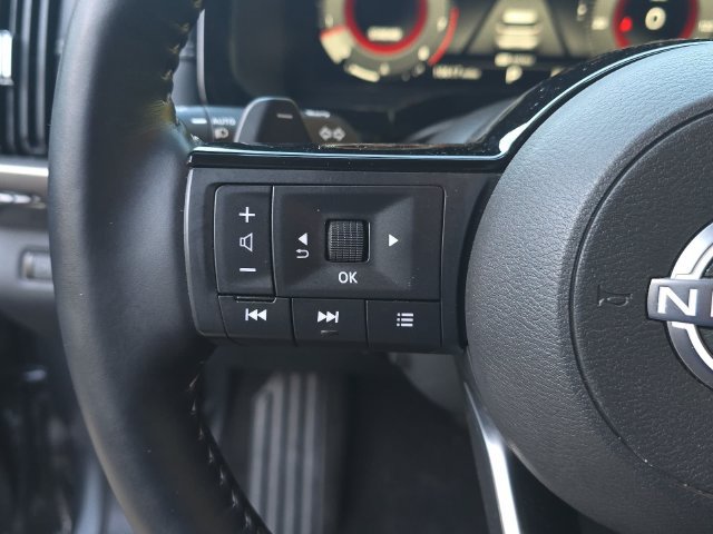 Used 2025 Nissan Pathfinder Platinum FWD image 15