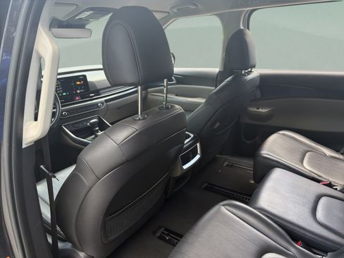 Certified 2025 Kia Carnival FWD image 21