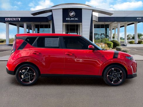 Used 2023 Kia Soul EX FWD image 2