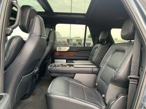 Used 2022 Lincoln Navigator L Reserve AWD/4WD image 18