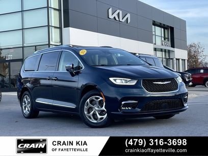 Used 2021 Chrysler Pacifica Limited w/ Uconnect Theater Family Group