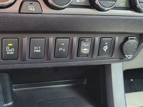 Used 2017 Toyota Tacoma TRD Off-Road w/ Premium & Technology Package image 26