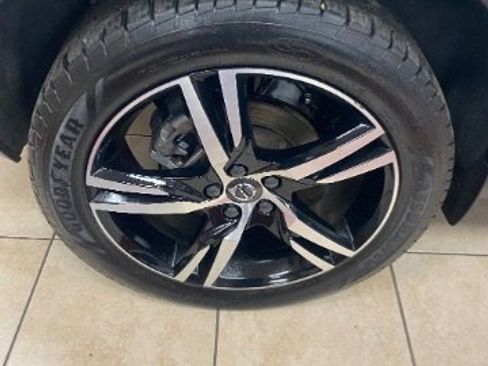 Used 2022 Volvo XC40 T5 R-Design AWD/4WD image 22
