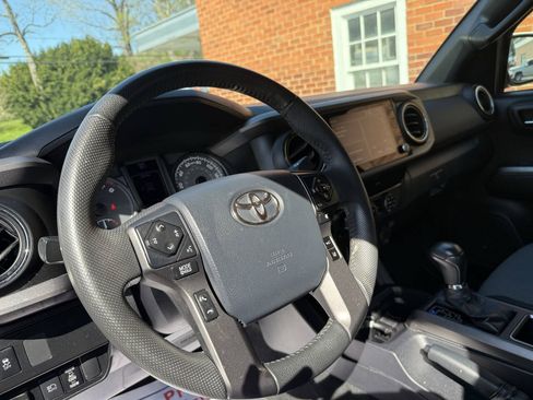 Used 2020 Toyota Tacoma TRD Sport AWD/4WD image 12
