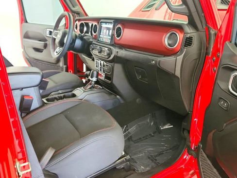 Used 2023 Jeep Gladiator Rubicon w/ Cold Weather Group AWD/4WD image 28