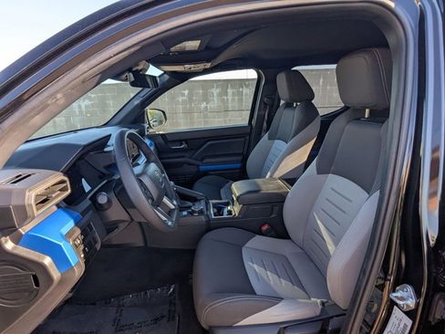 Used 2025 Toyota Tacoma TRD Off-Road image 14