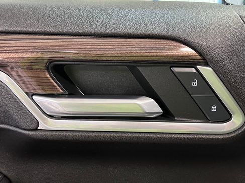 Used 2025 Chevrolet Silverado 1500 RST image 37