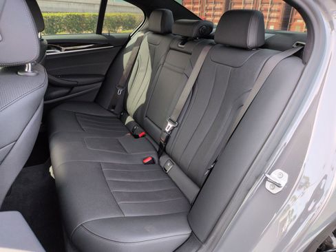 Used 2021 BMW 540i xDrive w/ M Sport Package image 31