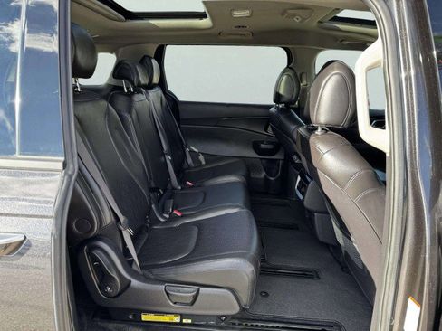 Used 2025 Kia Carnival SX w/ SX Dark Edition Package image 46