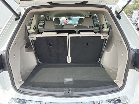 Used 2024 Volkswagen Atlas SE FWD image 11