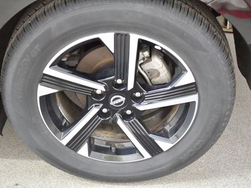 Used 2025 Nissan Sentra SV FWD image 33