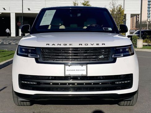 Used 2023 Land Rover Range Rover SE image 2