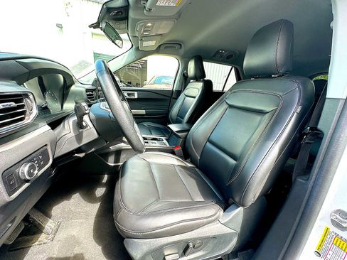 Used 2023 Ford Explorer XLT w/ Equipment Group 202A image 13