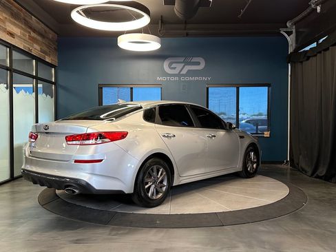 Used 2020 Kia Optima LX FWD image 3