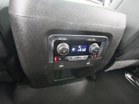 Used 2024 Chevrolet Suburban Premier image 17