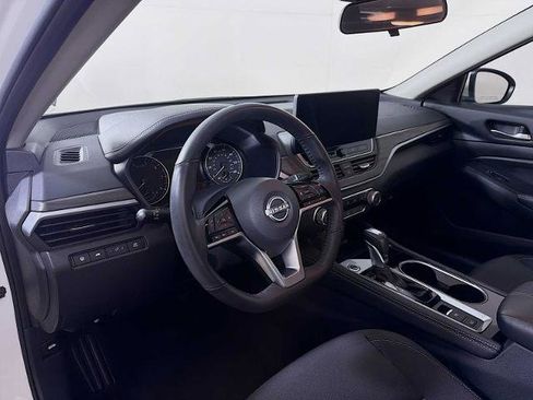 Certified 2024 Nissan Altima 2.5 SV w/ SV Premium Package FWD image 7