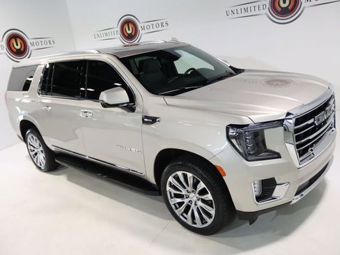 Used 2023 GMC Yukon XL SLT w/ SLT Premium Package AWD/4WD image 9