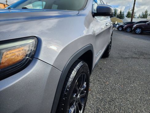 Used 2019 Jeep Cherokee Latitude Plus w/ Cold Weather Group image 30