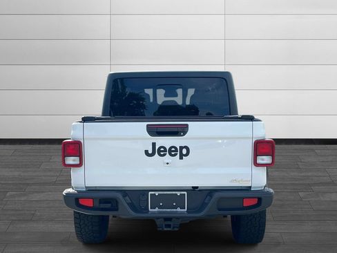 Used 2024 Jeep Gladiator Sport AWD/4WD image 4