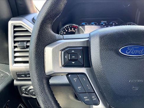 Used 2016 Ford F150 Platinum w/ Equipment Group 701A Luxury AWD/4WD image 23