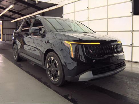 Used 2026 Kia Carnival EX image 1