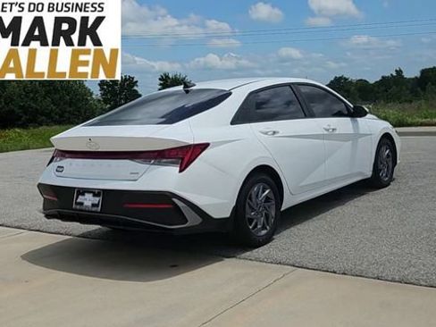 Used 2025 Hyundai Elantra Hybrid FWD image 8