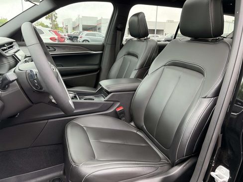 Used 2025 Jeep Grand Cherokee L Limited w/ Black Appearance Package AWD/4WD image 19