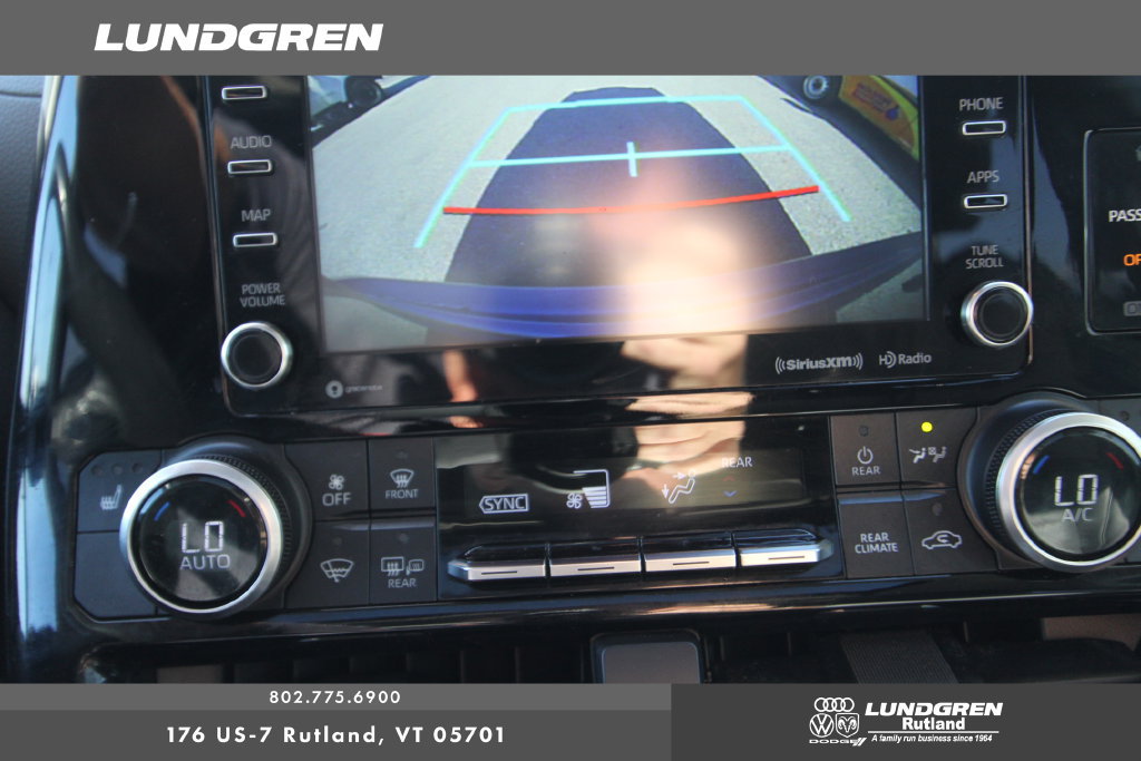 Used 2021 Toyota Highlander XLE AWD/4WD image 25