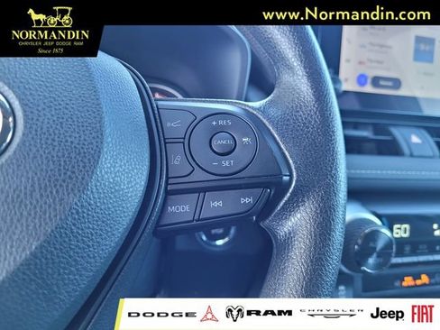 Used 2025 Toyota RAV4 XLE AWD/4WD image 15
