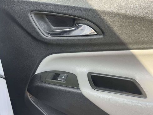 Used 2023 Chevrolet Equinox LS w/ LS Convenience Package FWD image 44